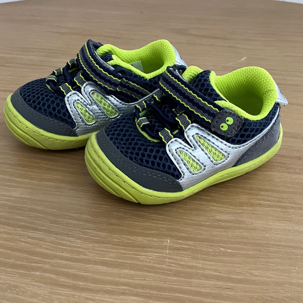 Stride Rite Aston Sneakers (size 3)